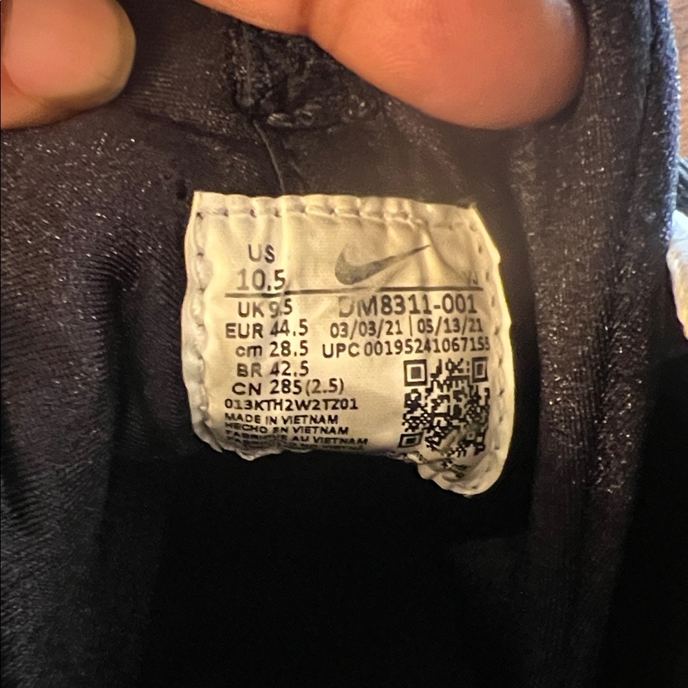 Nike Mens Black and Teal Sneakers - Picture 6 of 10